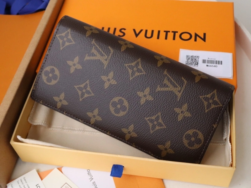 LV Wallets 4192A-0018