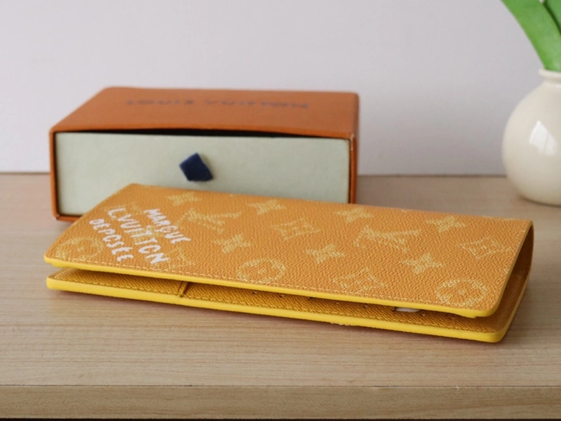 LV Wallets 4192A-0021