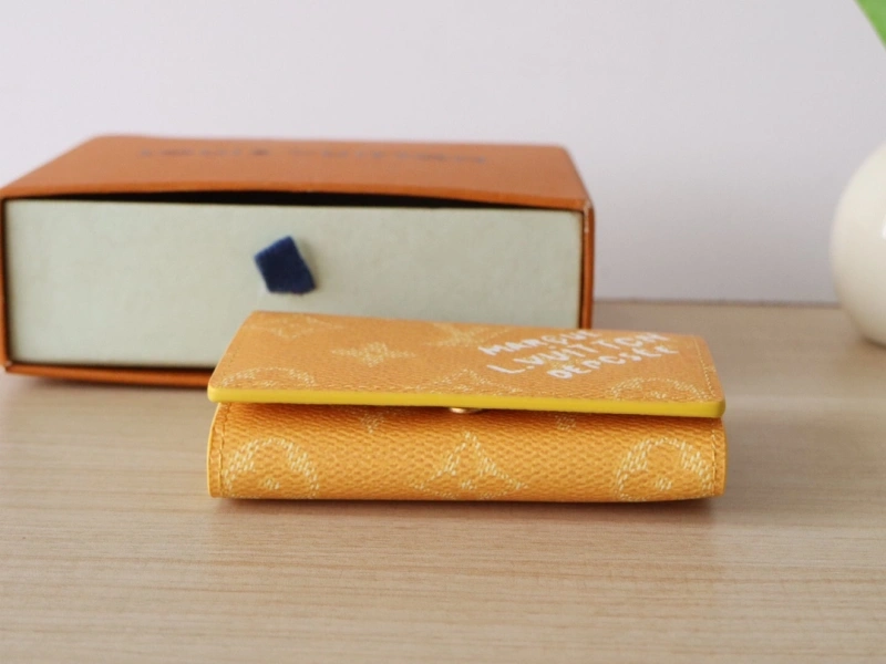 LV Wallets 4192A-0022