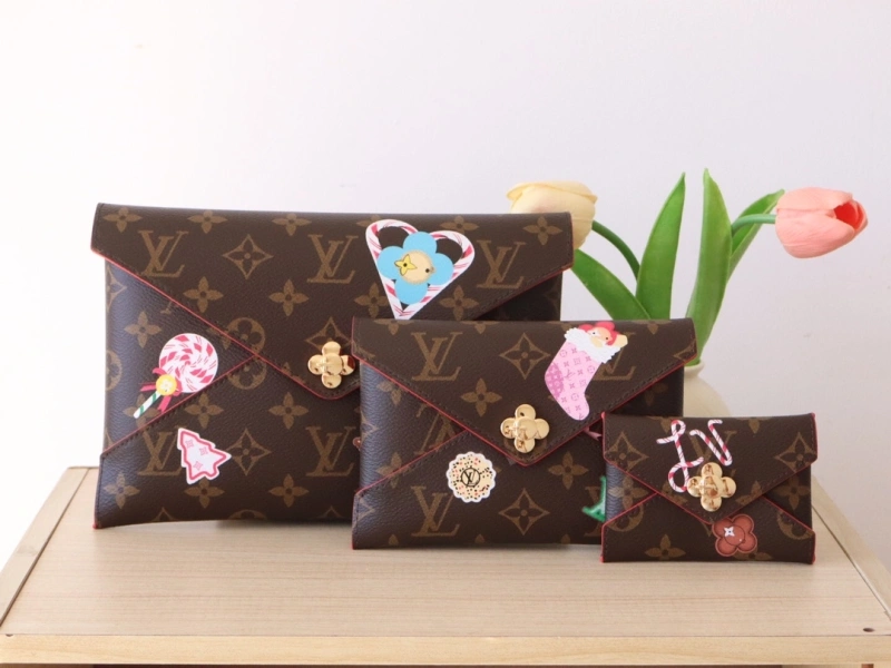LV Wallets 4192A-0023