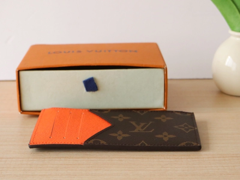 LV Wallets 4192A-0033