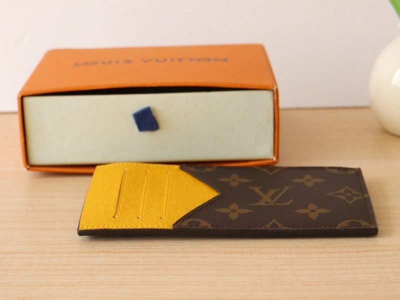 LV Wallets 4192A-0035
