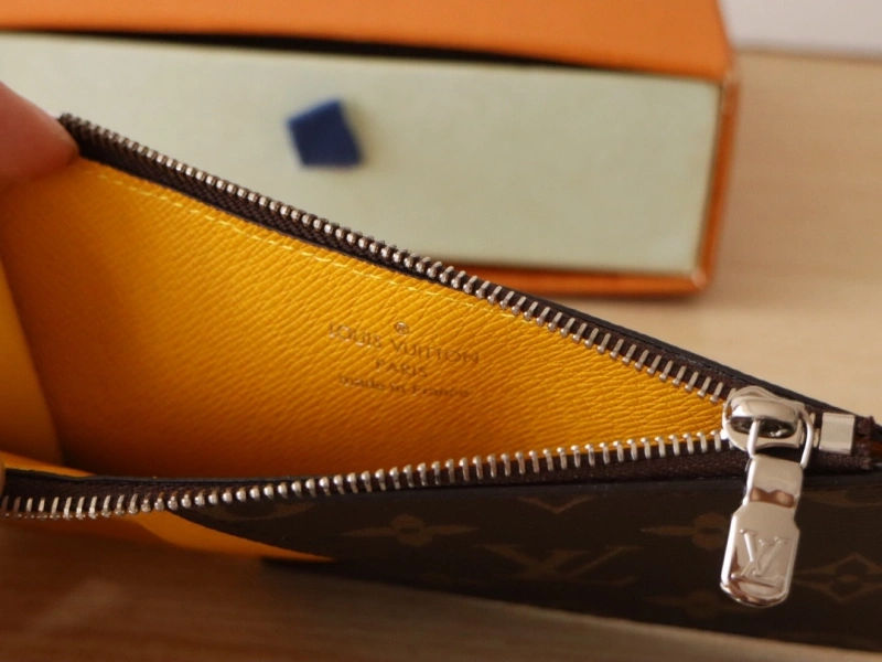 LV Wallets 4192A-0035