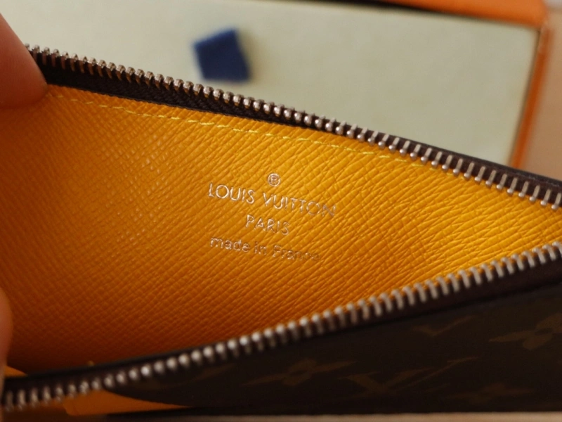 LV Wallets 4192A-0035