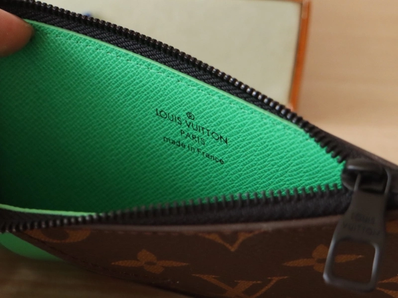 LV Wallets 4192A-0037