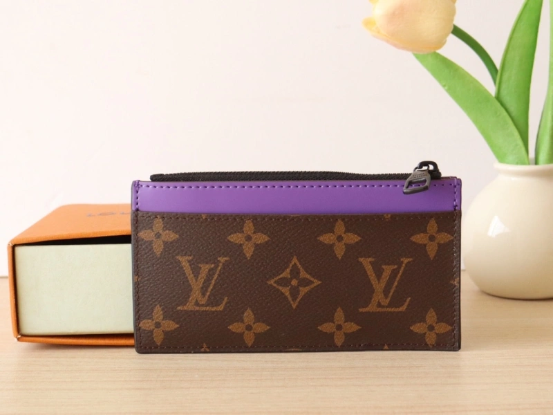 LV Wallets 4192A-0038