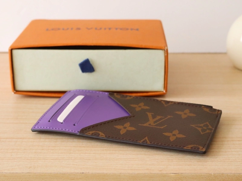 LV Wallets 4192A-0038