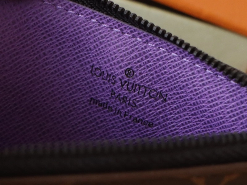 LV Wallets 4192A-0038