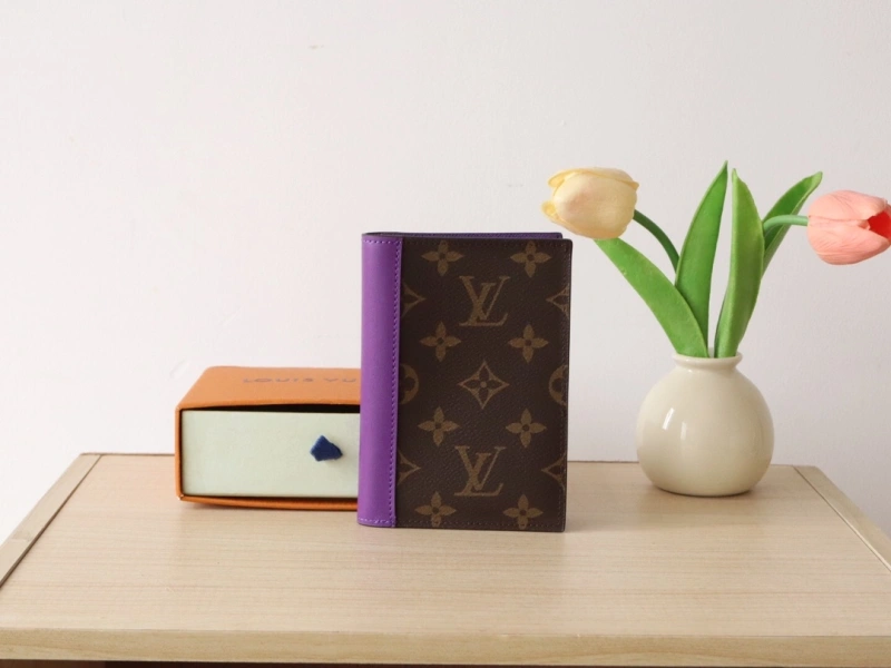 LV Wallets 4192A-0039