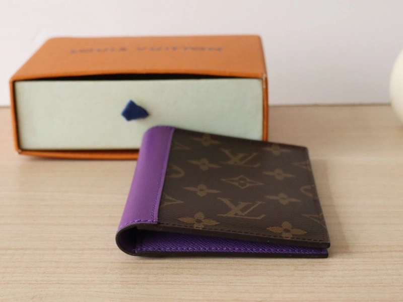 LV Wallets 4192A-0039