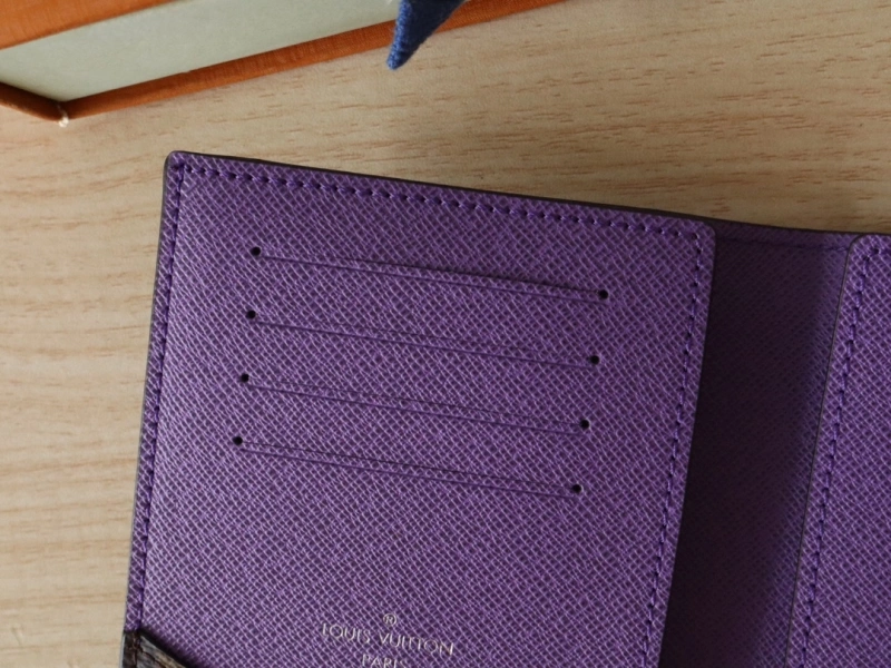 LV Wallets 4192A-0039