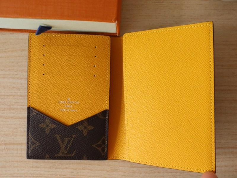 LV Wallets 4192A-0040