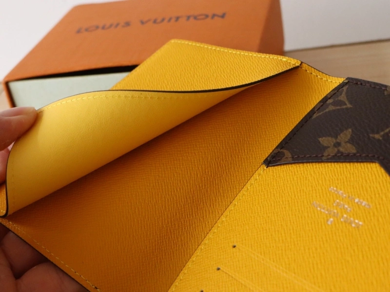 LV Wallets 4192A-0040