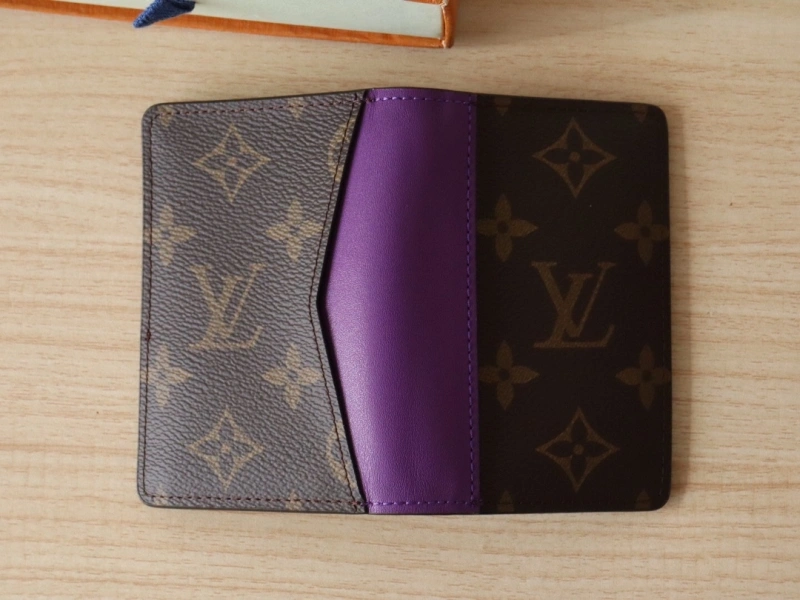LV Wallets 4192A-0042