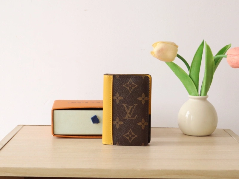 LV Wallets 4192A-0043