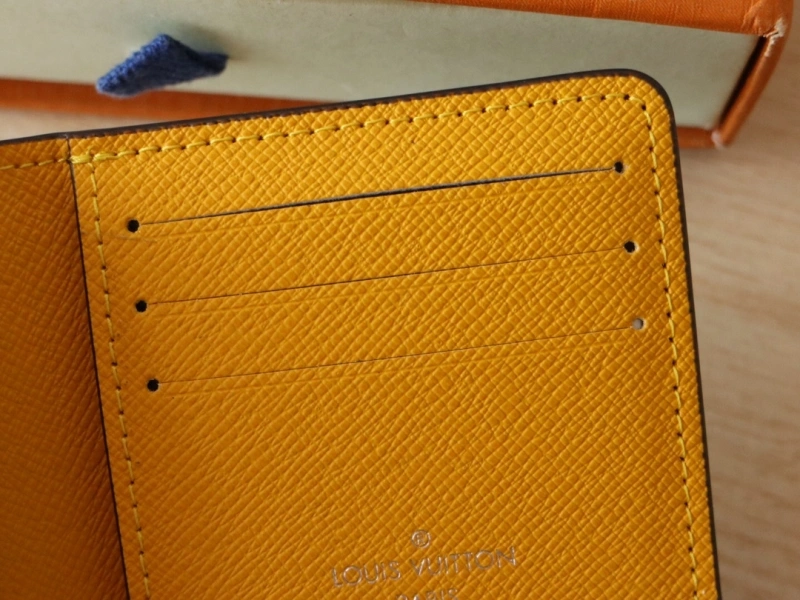 LV Wallets 4192A-0043