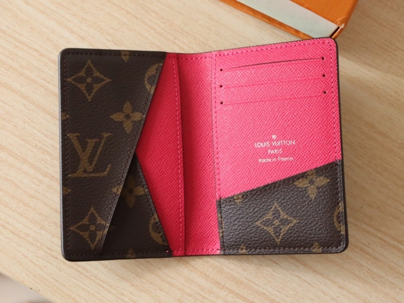 LV Wallets 4192A-0044
