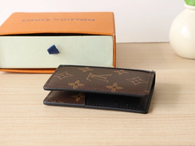 LV Wallets 4192A-0045