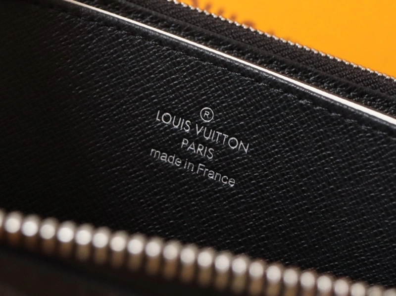 LV Wallets 4192A-0047