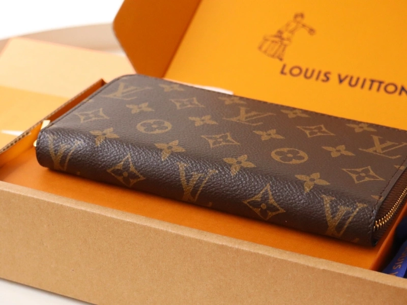 LV Wallets 4192A-0048