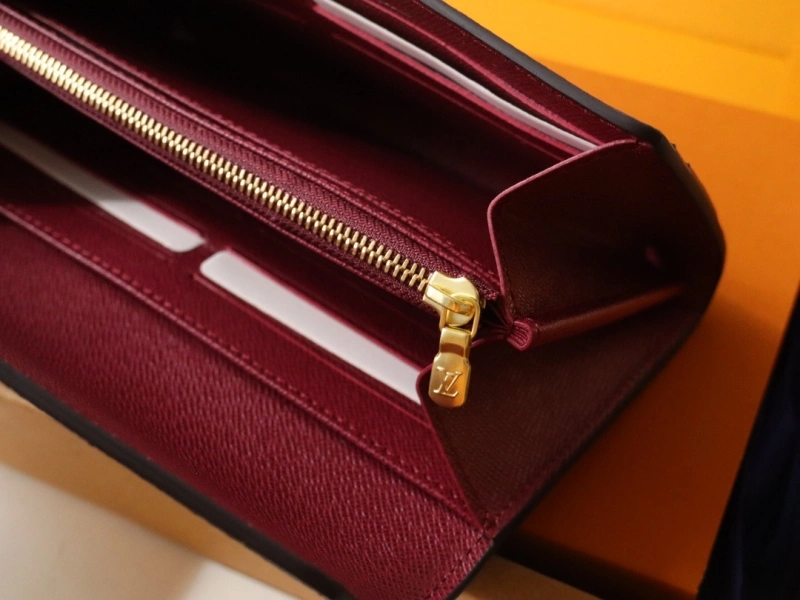 LV Wallets 4192A-0069