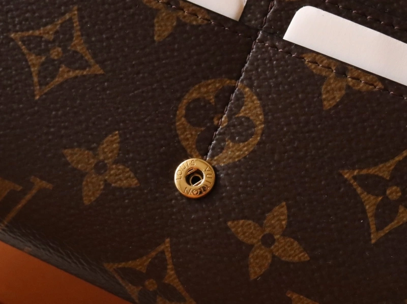 LV Wallets 4192A-0069