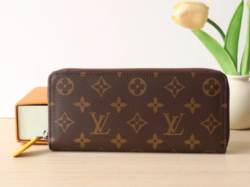 LV Wallets 4192A-0072