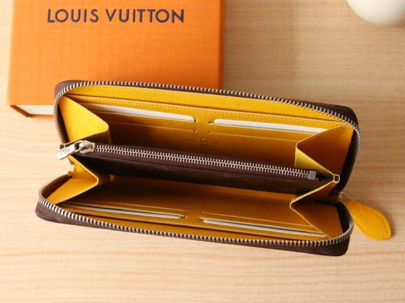 LV Wallets 4192A-0072