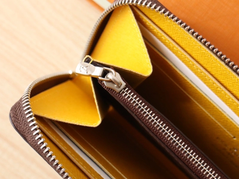 LV Wallets 4192A-0072