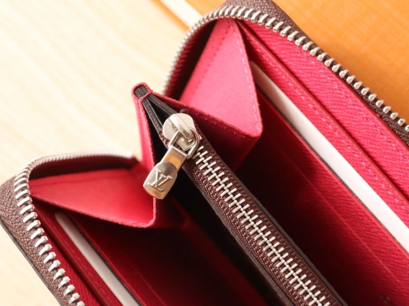 LV Wallets 4192A-0073