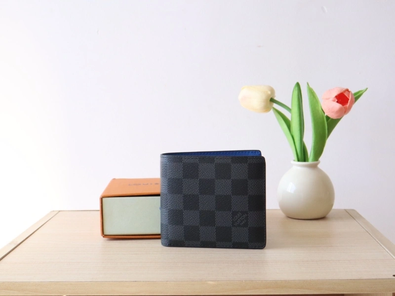 LV Wallets 4192A-0092