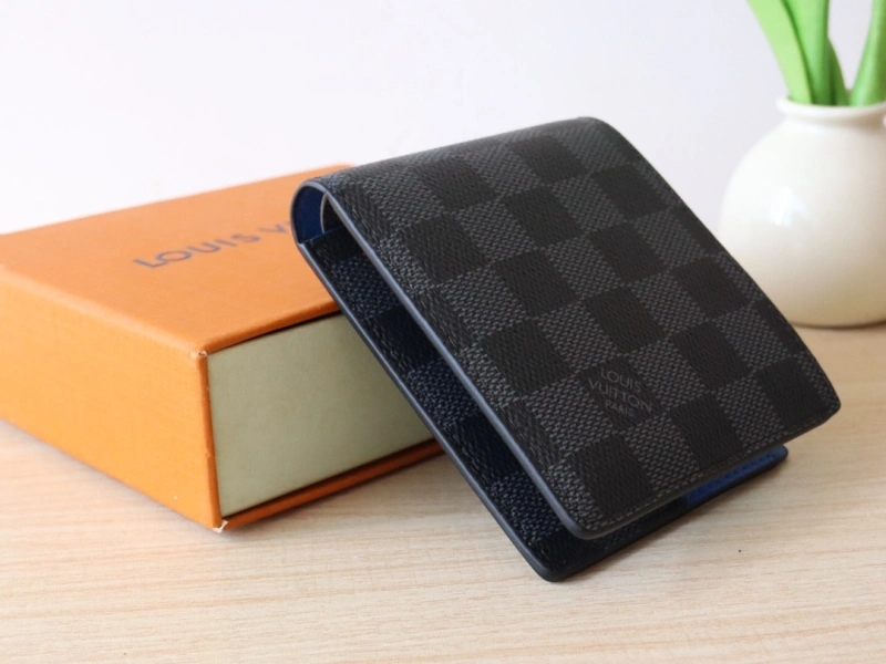 LV Wallets 4192A-0092