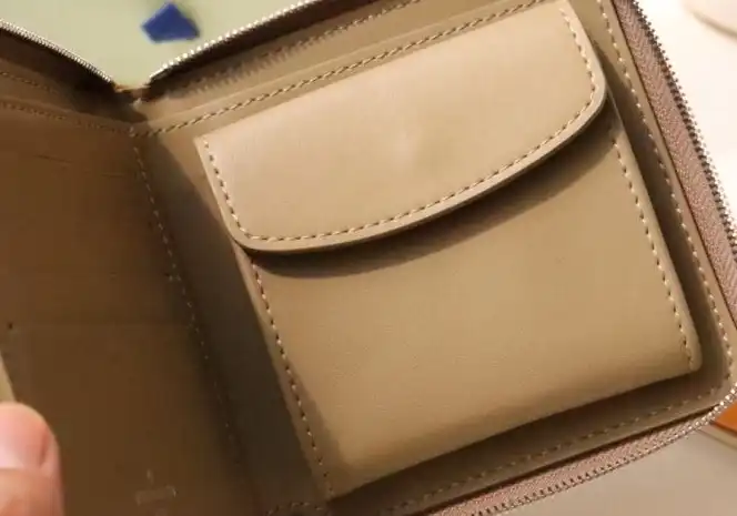 LV Wallets 4192D-0022