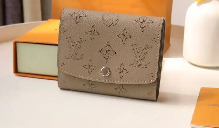 LV Wallets 4192D-0025