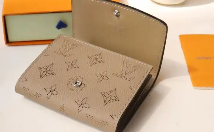 LV Wallets 4192D-0025