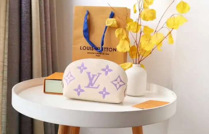 LV Clutch Bags 4192D-0079