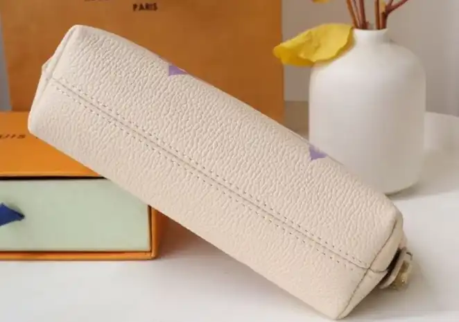 LV Clutch Bags 4192D-0079