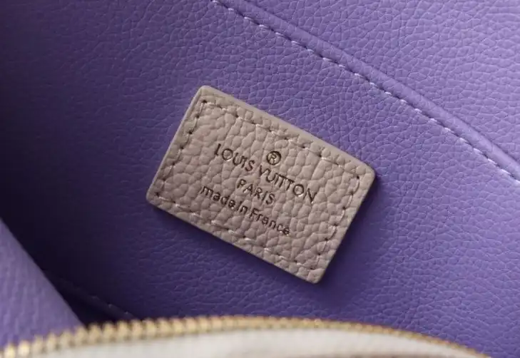 LV Clutch Bags 4192D-0079