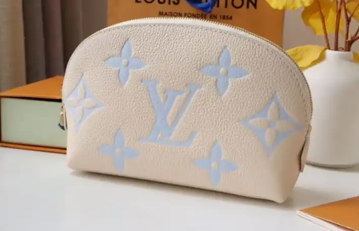 LV Clutch Bags 4192D-0081