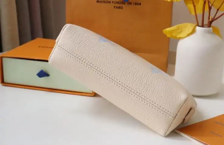 LV Clutch Bags 4192D-0081