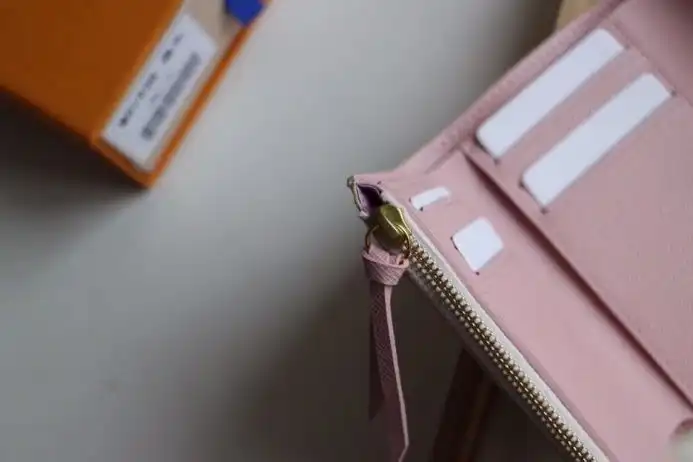 LV Wallets 4192D-0099