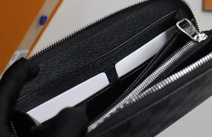 LV Wallets 4192F-0050