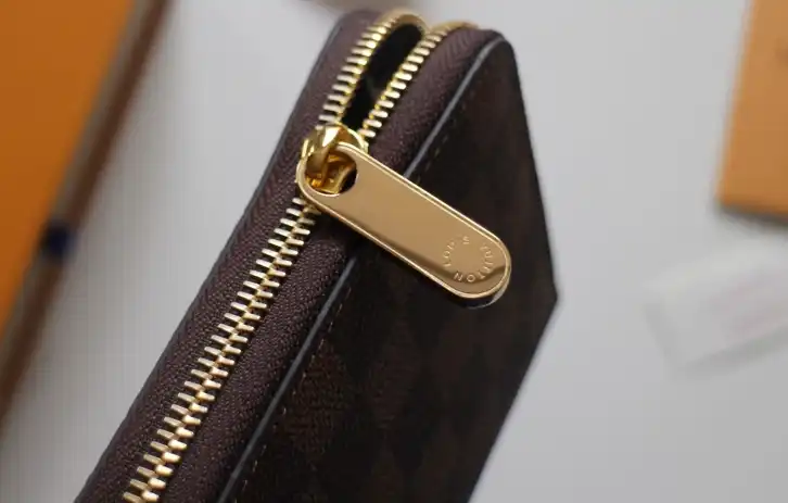 LV Wallets 4192F-0052