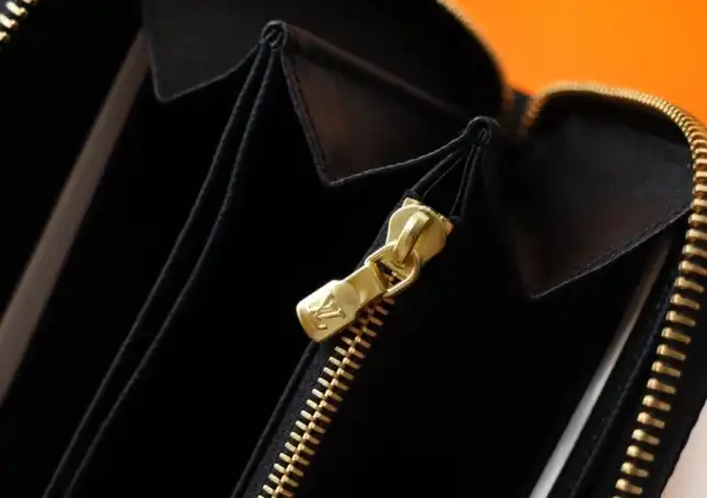 LV Wallets 4192F-0054