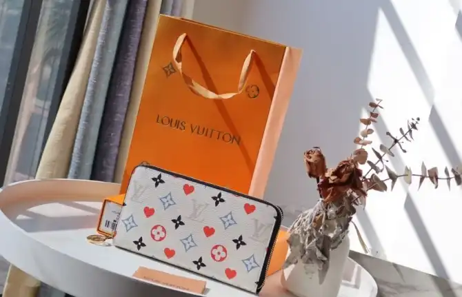 LV Wallets 4192F-0056