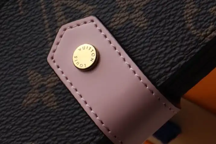 LV Wallets 4192F-0059