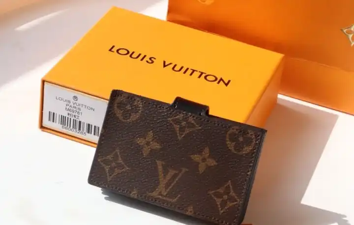 LV Wallets 4192F-0060