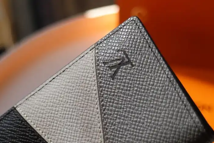 LV Wallets 4192F-0065