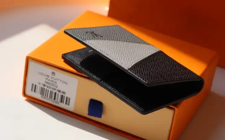 LV Wallets 4192F-0065