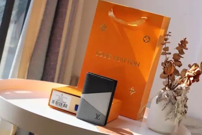 LV Wallets 4192F-0065